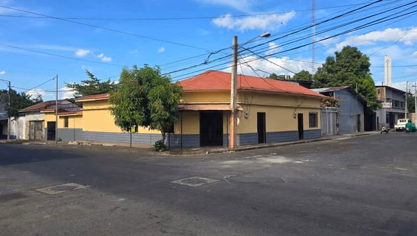 FPX- Propiedad esquinera en venta – Barrio Javier Cuadra