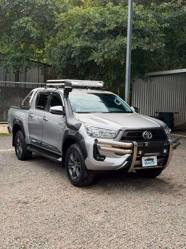 Preciosa TOYOTA HILUX SR