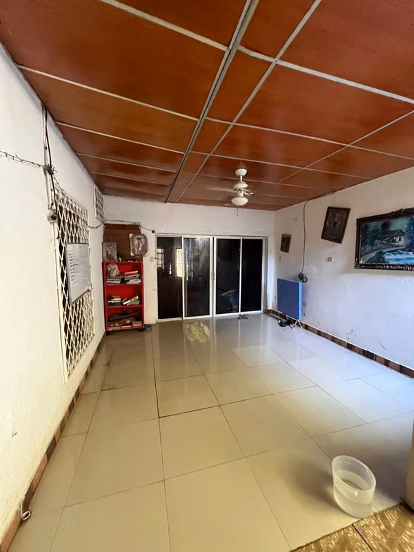 AP-Selling house in Annex Villa Libertad