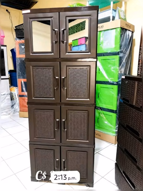 Plastic gaveteros with mirror