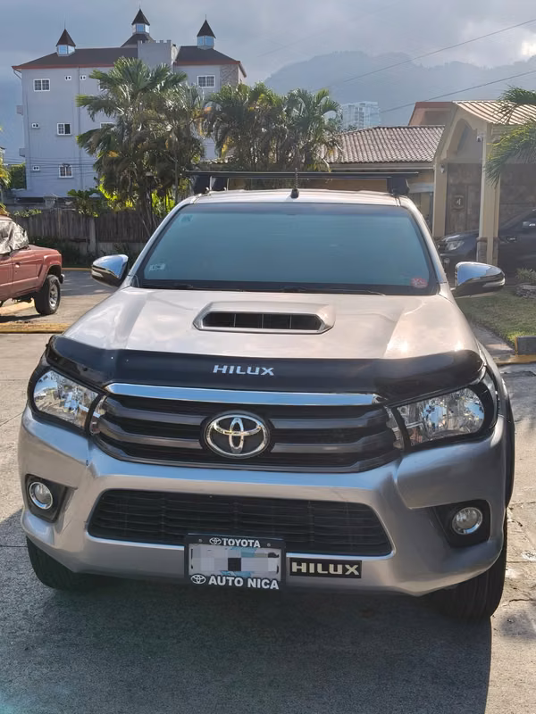 VENTA DE VEHICULO TOYOTA HILUZ 2019. AUTOMATICO