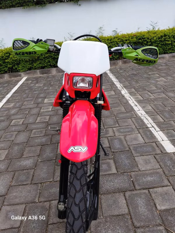 ¡Soy Honda CRF 230 F, Deseo un nuevo compañero de camino!