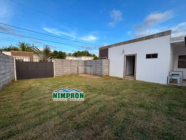 Se vende casa en Zona Residencial con  doble terreno en Veracruz
