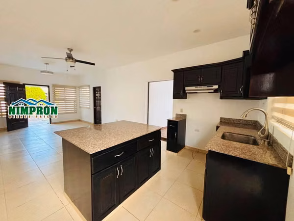 ¡Se vende casa en Zona Residencial con  doble terreno en Veracruz!