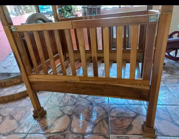 Cot of wood
