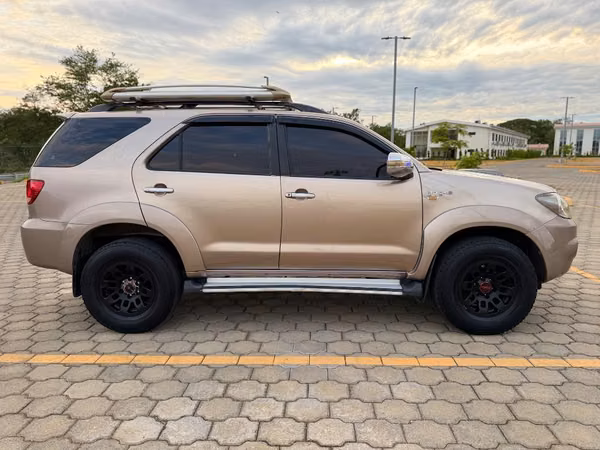Toyota fortuner 4x2 año 2007