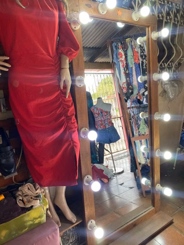 Se vende Espejo y Maniquí Fibra