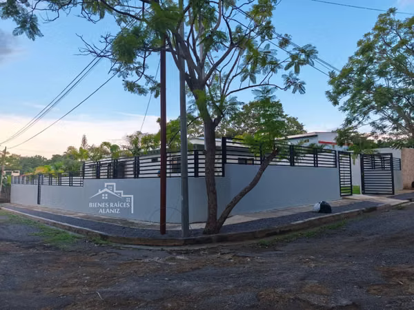 VENTA DE CASA dentro de Residencial Carretera a Masaya