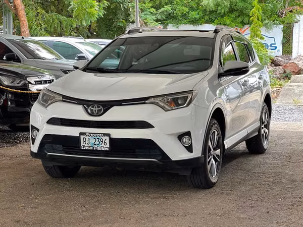 TOYOTA RAV4 XLE AÑO 2018
