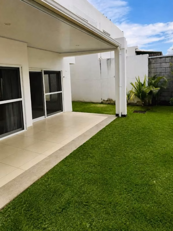 Vendo espectacular Casa en Condominio Tramonto primer entrada las Colinas