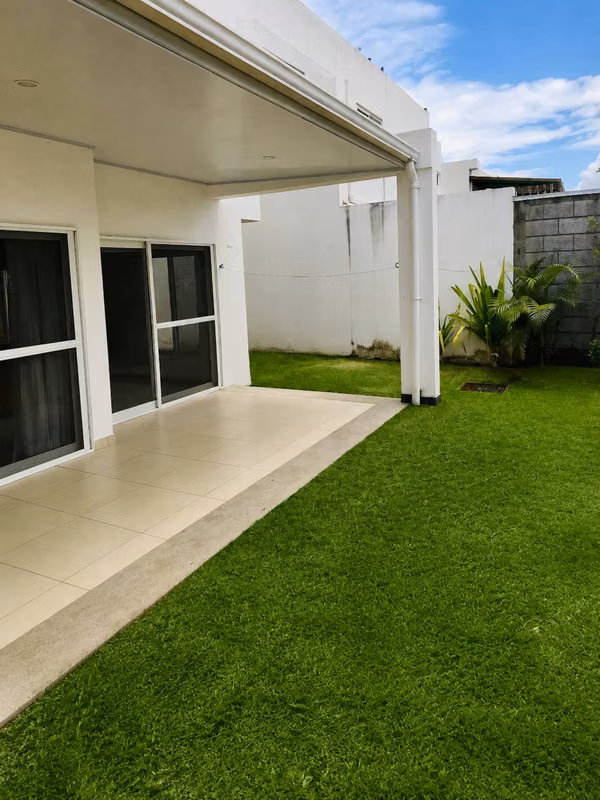 Vendo espectacular Casa en Condominio Tramonto primer entrada las Colinas