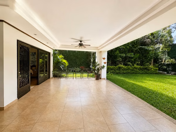MN - Elegante Residencia en Venta en Carretera Sur