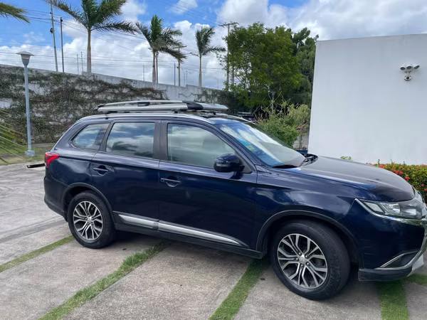 GANGA para una super SUV en excelente estado 4x4 y 3 filas de asientos.