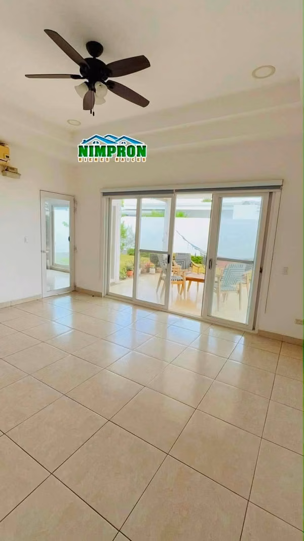 Se Vende Exclusiva Casa en Condominio
