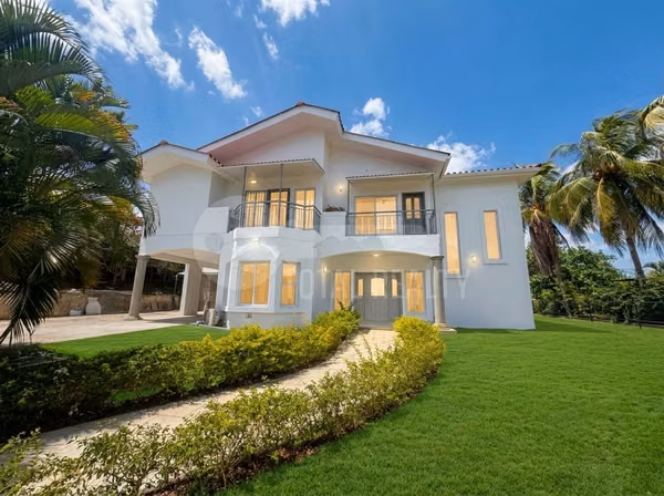 House for sale in Las Colinas