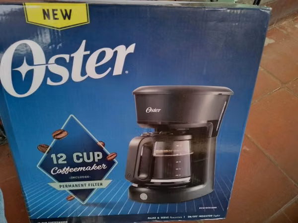 HERMOSA CAFETERA NUEVA DE PAQUETE.