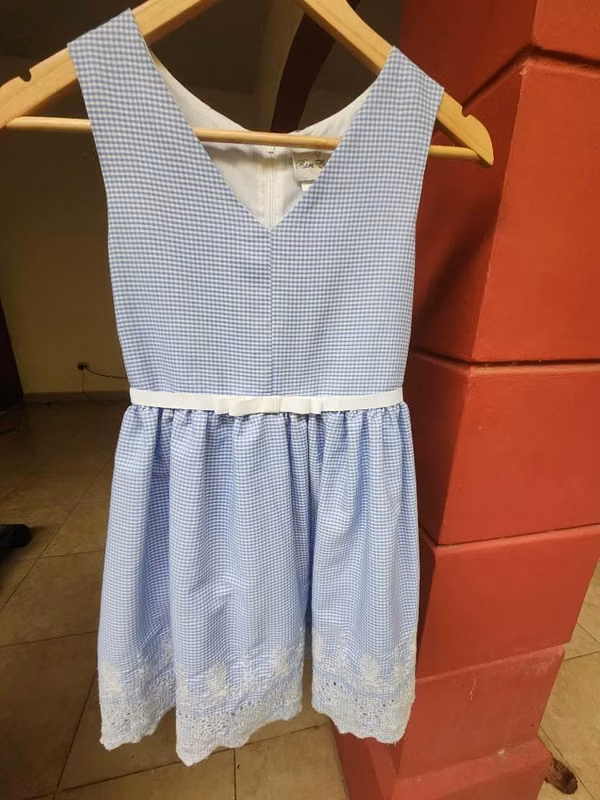 Vendo Vestidos de Nina de 10 a 12 años seminuevos