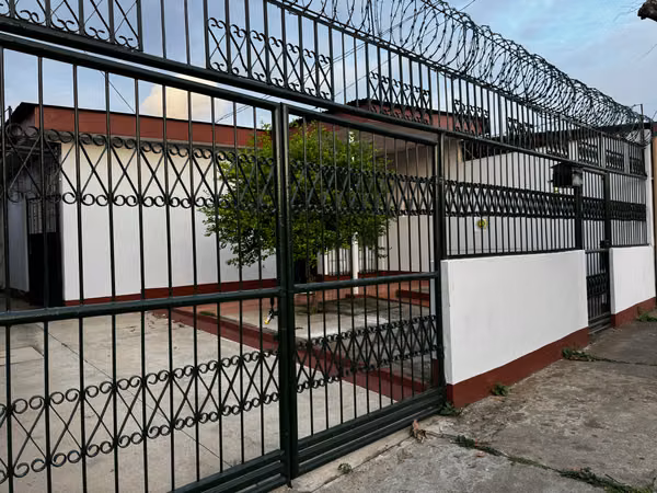 Venta de Propiedad con 3 apartamentos en Bosques de Altamira