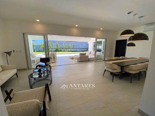 Exclusiva Casa en Condominio en Santo Domingo