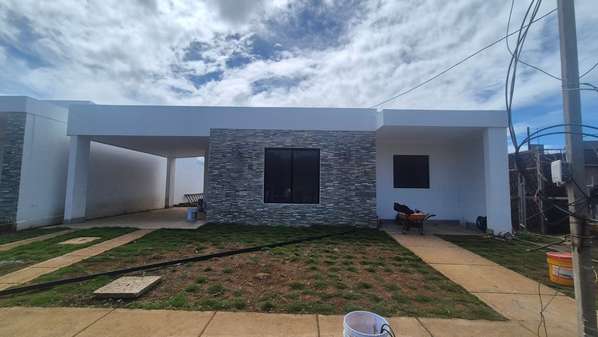  ¡Preciosa casa disponible en Residencial en Km 14 C Masaya!