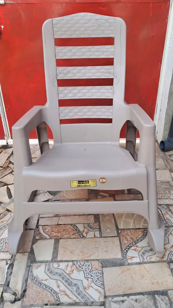 Silla Mecedora de Plástico