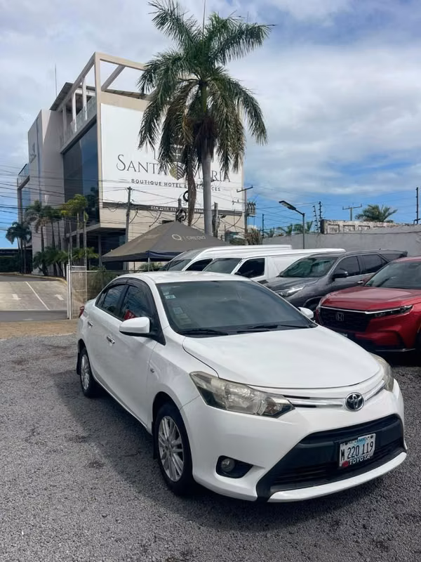 TOYOTA YARIS 2016 AUTOMÁTICO