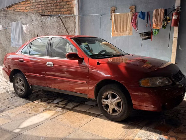 NISSAN SENTRA 2002 - COLOR ROJO