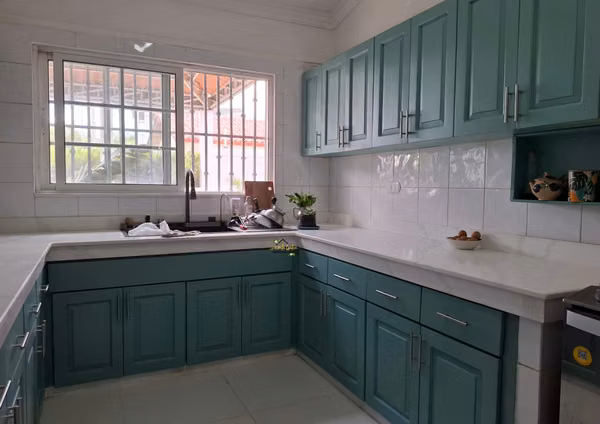 KW - Casa con piscina en Carretera Masaya Km 9
