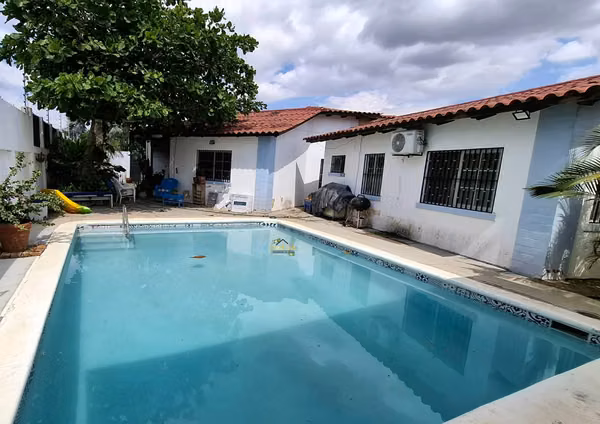 KW - Casa con piscina en Carretera Masaya Km 9
