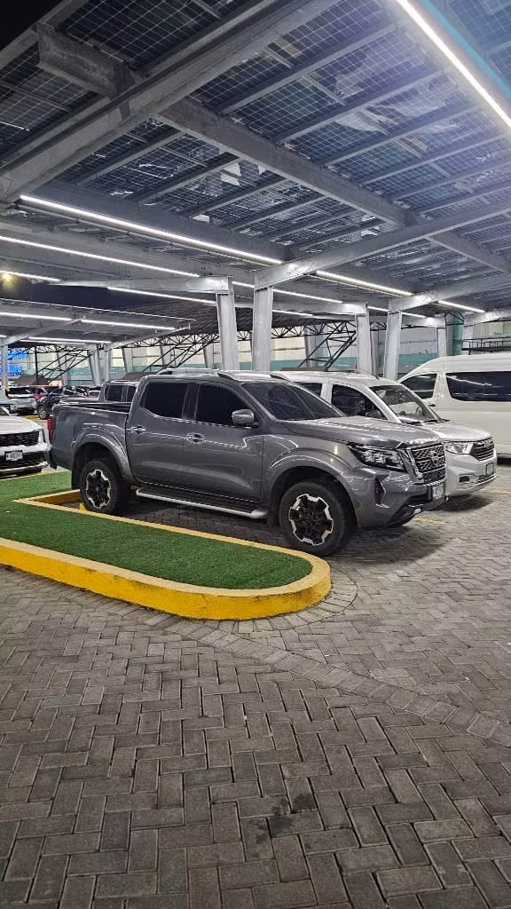 Nissan np300 2025