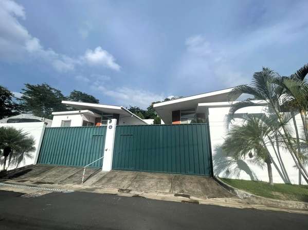 KW  -  DOS CASAS GEMELAS EN UN SOLO TERRENO EN VENTA