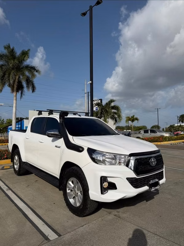 Hilux SR intermedia 2.4 automatica 2020