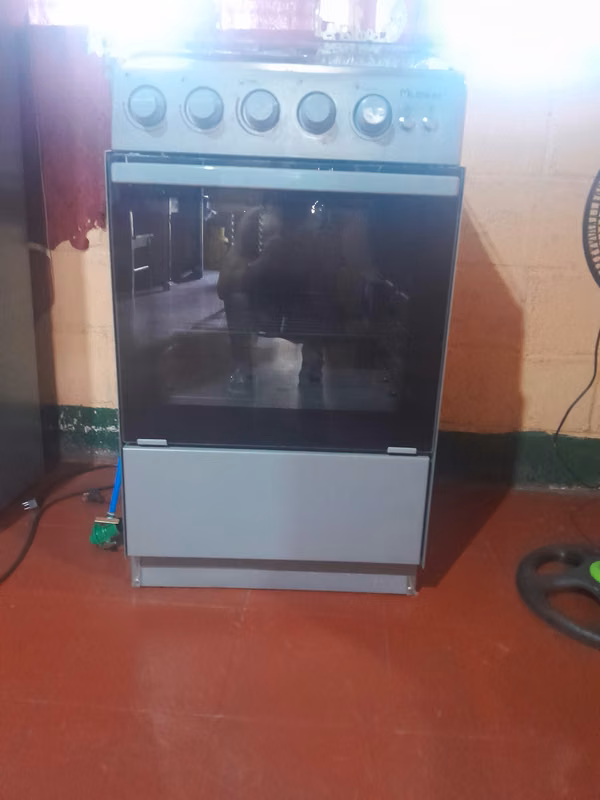 BARGAIN SEMI-NEW KITCHEN