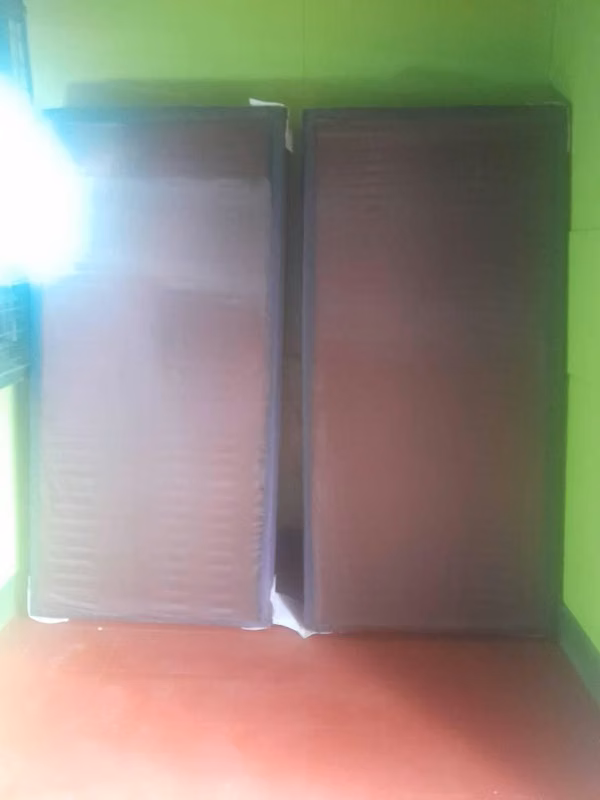 Ganga- Cama King Size Semi-nueva