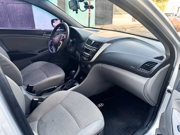 Hiunday Accent 2016 90 mil millas $8900