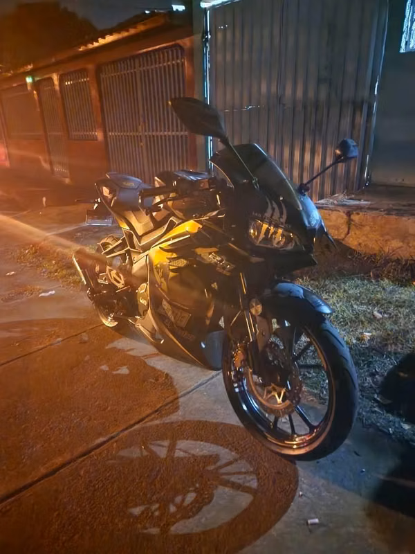 Moto deportiva um250