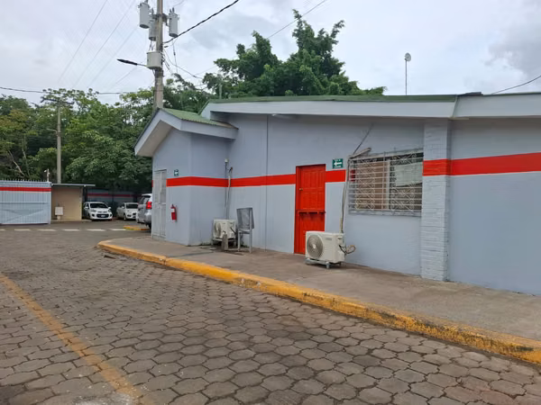 GG - Venta de  plantel o bodega en Sabana Grande.