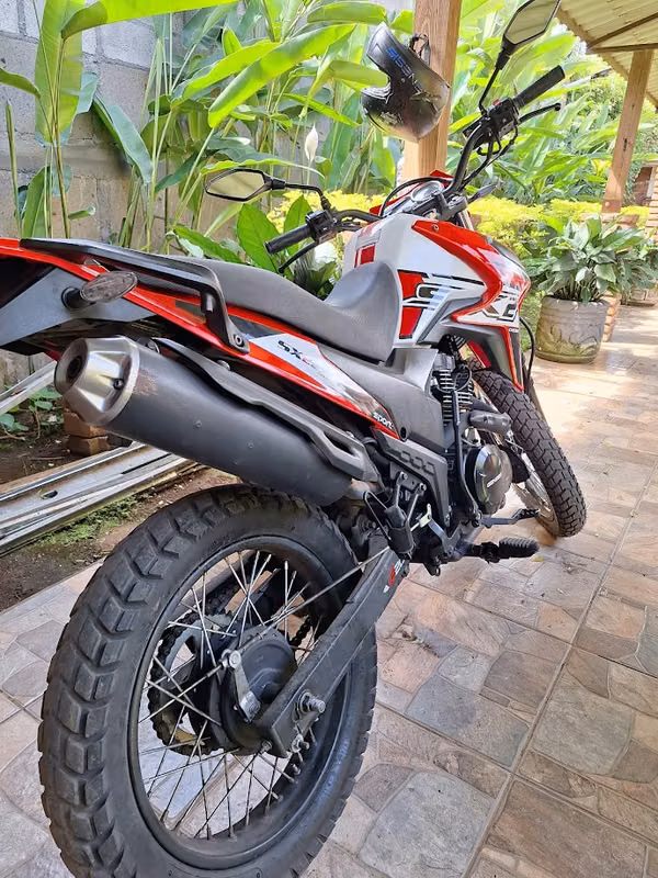 Vendo Moto Genesis SX200 Año 2023 - Excelente Estado