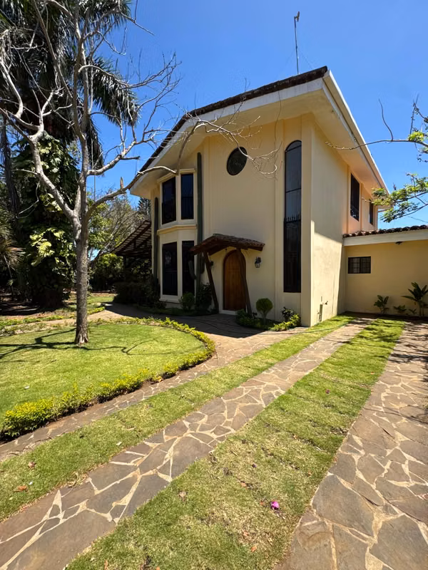 Hermosa Casa en Alquiler en Carretera a Masaya