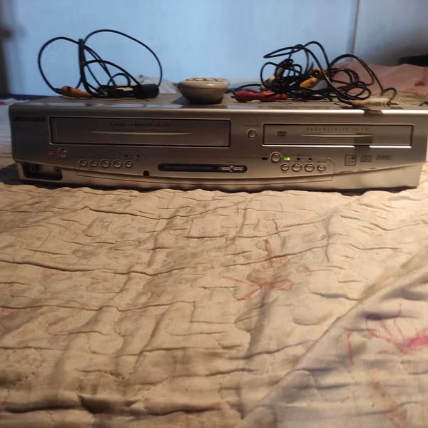 VHS & CD (Nuevo)