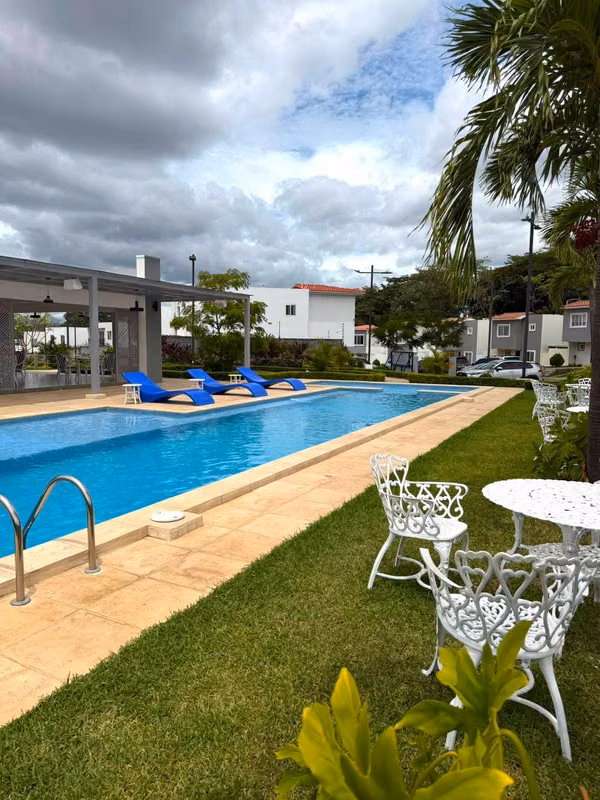 RENTA DE CASA NUEVA EN CONDOMINIO SENDEROS DE LAS COLINAS!!LAM