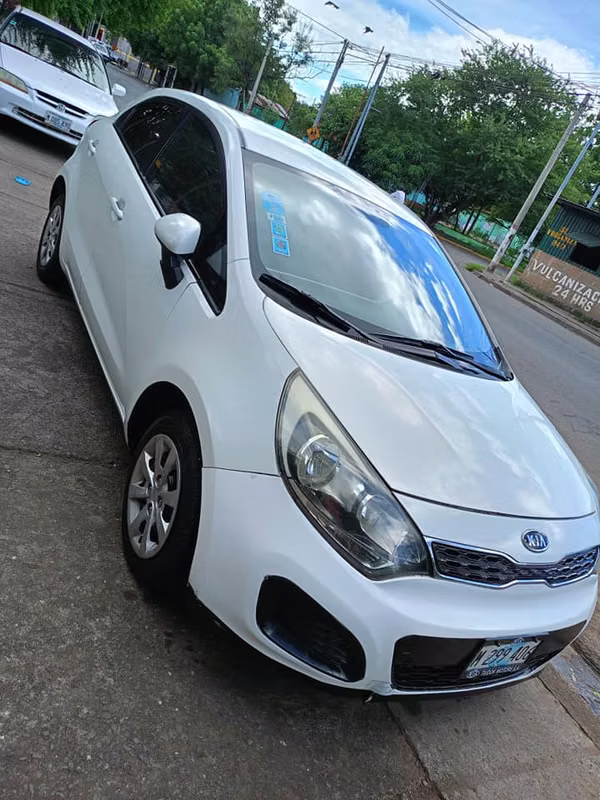Kia Rio Hatchback Año 2013