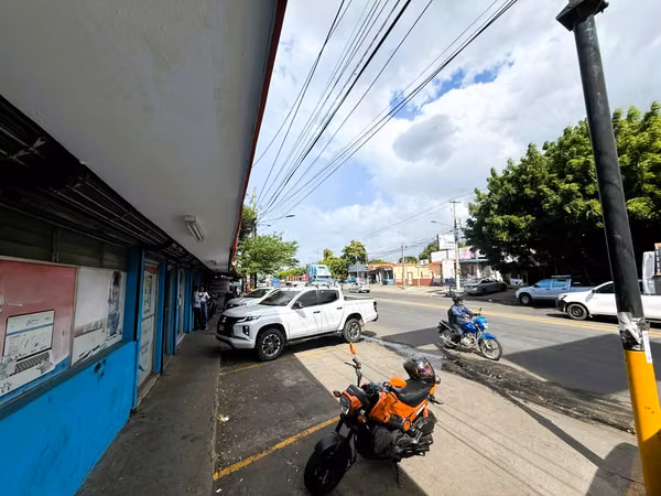 Local Comercial en Renta sobre Pista Las Brisas