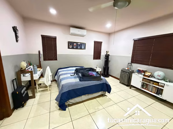 Se Renta Casa Grande con o sin muebles  por Walmart supermercado