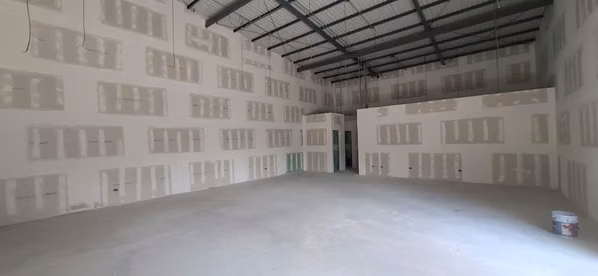 Estrena Local comercial en Las Colinas 0511