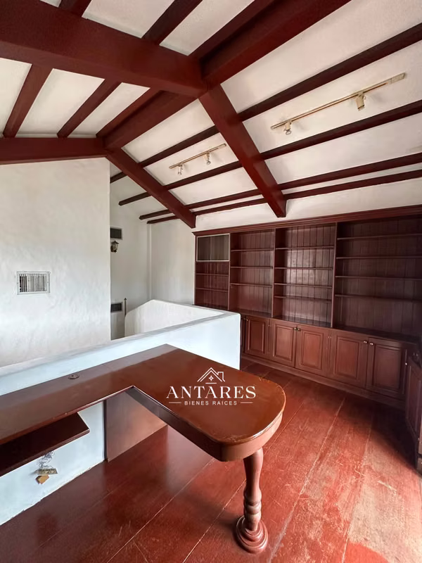 Venta o Renta de Bella Mansión en Las Colinas