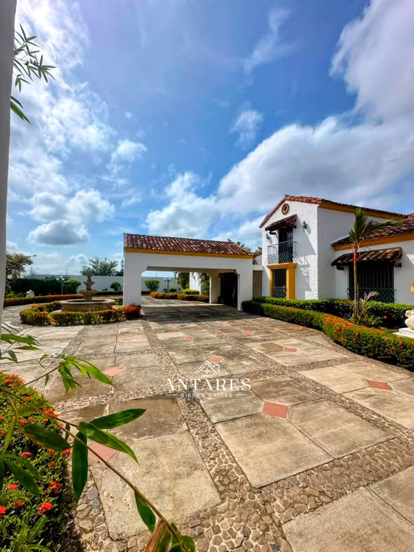 Renta o Venta de Mansión en las Colinas