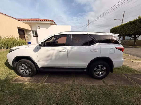 Toyota Fortuner - 2023