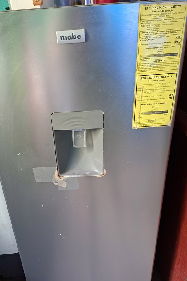 Refrigeradora Mabe usada capacidad de 181 litros o 6.39 pies funcional