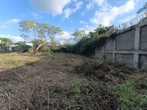 LAS COLINAS  | VENTA DE TERRENO PERIMETRADO CON MURO DE PIEDRA CANTERA – US$180,000